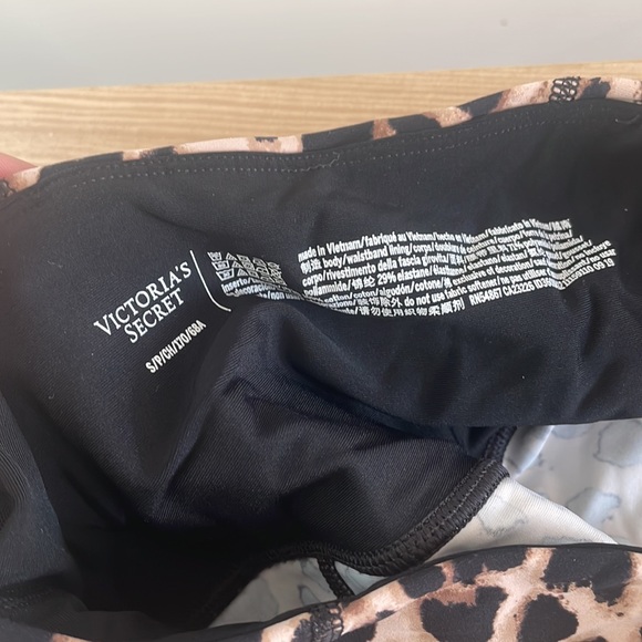 Victoria’s Secret // Leopard print Leggings small - Picture 4 of 4